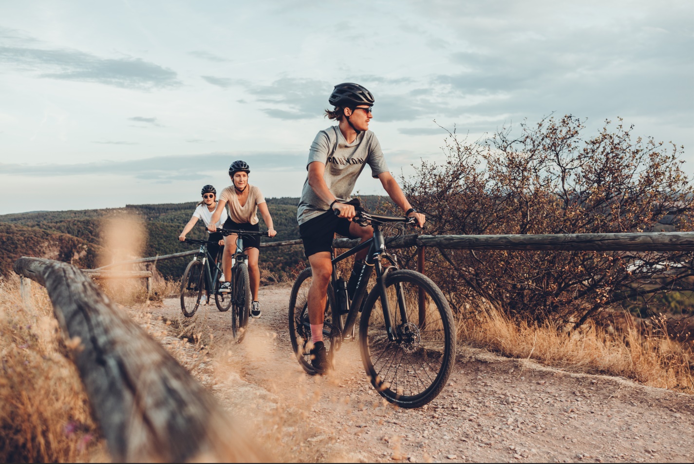 Key insights into the geometry, suspension, wheels, and more of city vs road bikes