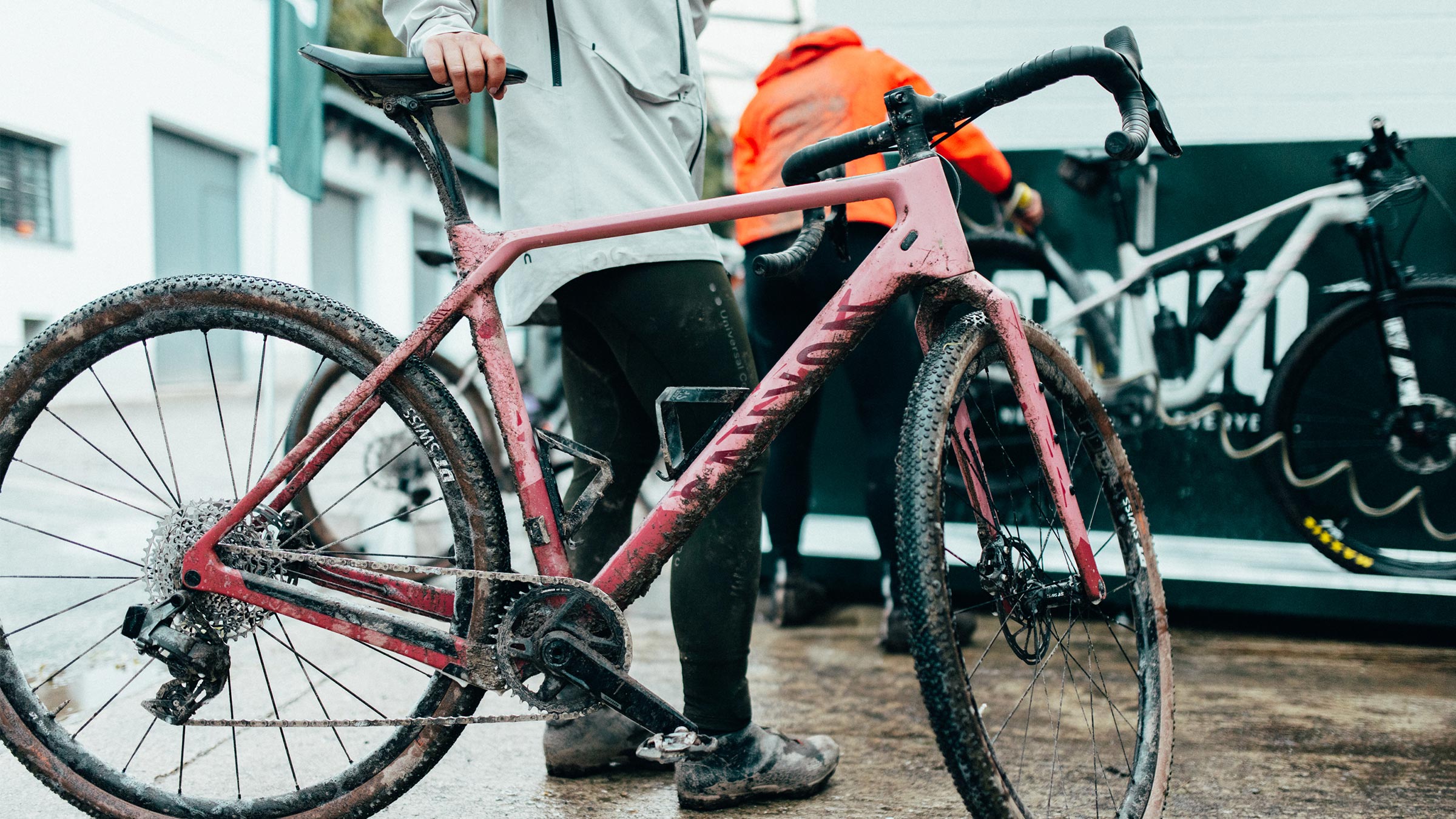 How to check tyre pressure on a gravel bike 